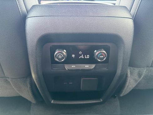 Used 2024 Chevrolet Traverse Z71 AWD/4WD image 22
