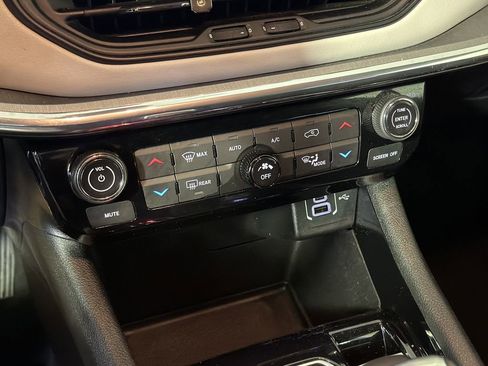 Used 2022 Jeep Compass Limited image 26