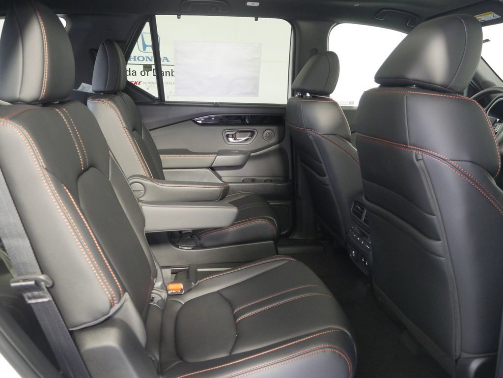 New 2026 Honda Pilot TrailSport image 8