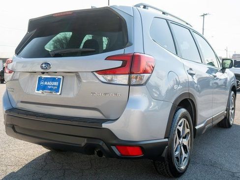 Used 2023 Subaru Forester Premium AWD/4WD image 6