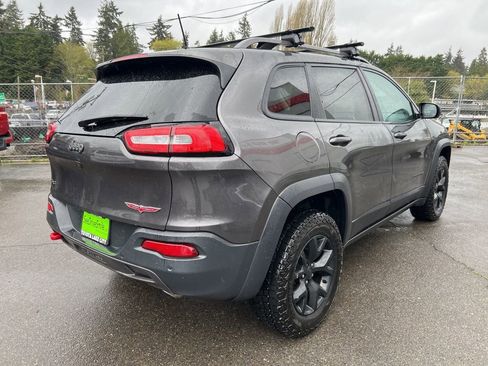 Used 2018 Jeep Cherokee Trailhawk image 3