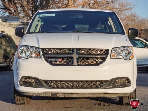 Used 2017 Dodge Grand Caravan SE image 6