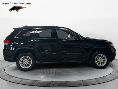 Used 2019 Jeep Grand Cherokee Laredo image 2