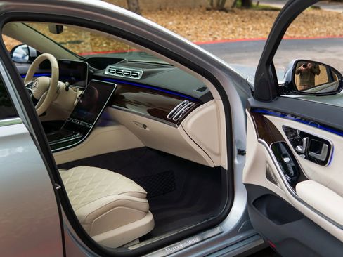 Used 2023 Mercedes-Benz S 580 4MATIC Sedan w/ Warmth & Comfort Package image 35