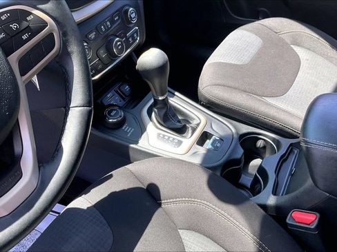 Used 2017 Jeep Cherokee Latitude w/ Safety/Convenience Group AWD/4WD image 20