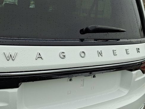 Certified 2023 Jeep Wagoneer L Series II AWD/4WD image 35