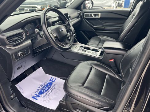 Used 2020 Ford Explorer XLT image 12