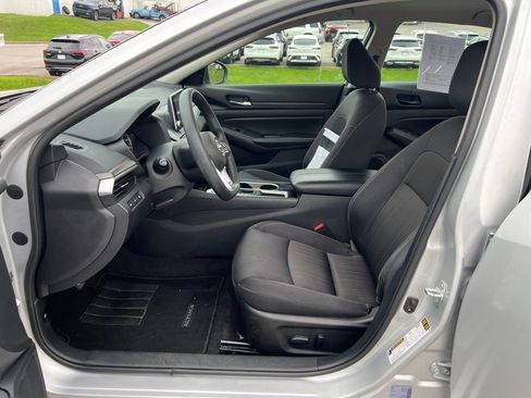 Used 2024 Nissan Altima 2.5 SV FWD image 6