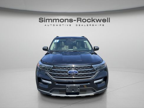Used 2023 Ford Explorer XLT AWD/4WD image 8