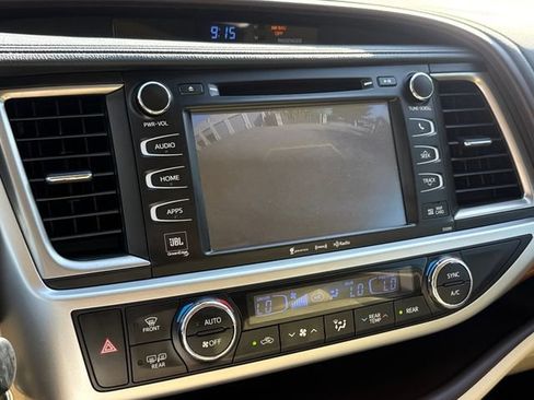 Used 2019 Toyota Highlander Limited FWD image 27