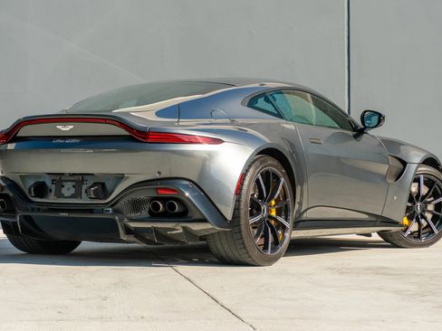 Used 2019 Aston Martin V8 Vantage Coupe image 7
