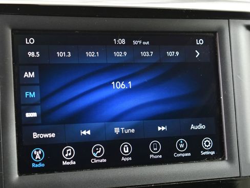 Used 2018 Chrysler Pacifica Touring Plus w/ Tire & Wheel Group FWD image 27