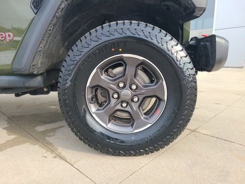 Used 2021 Jeep Gladiator Rubicon w/ Cold Weather Group image 9