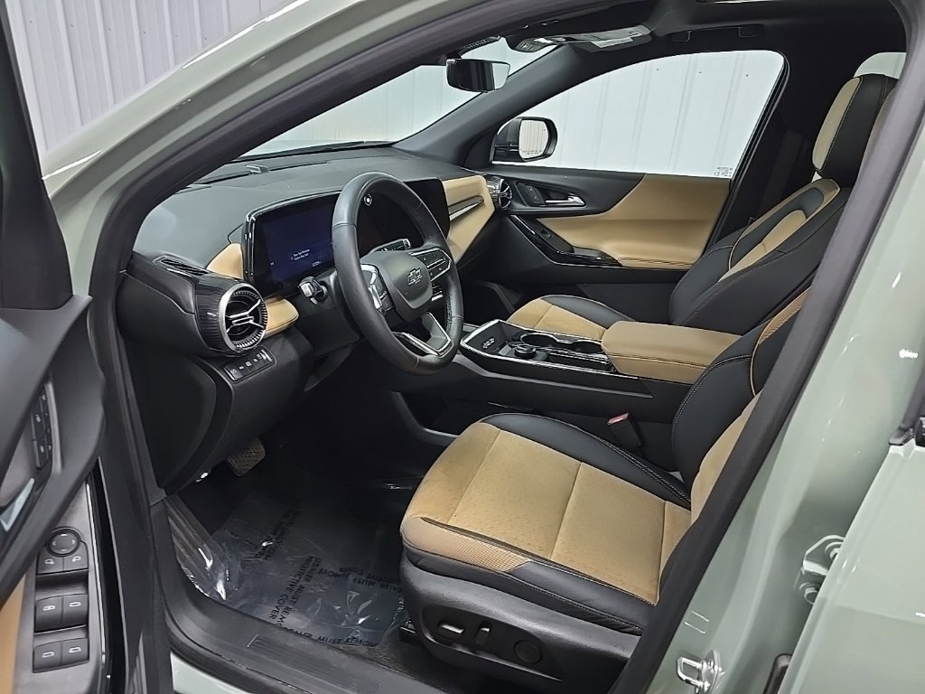 Used 2025 Chevrolet Equinox ACTIV w/ Safety and Technology Package AWD/4WD image 29