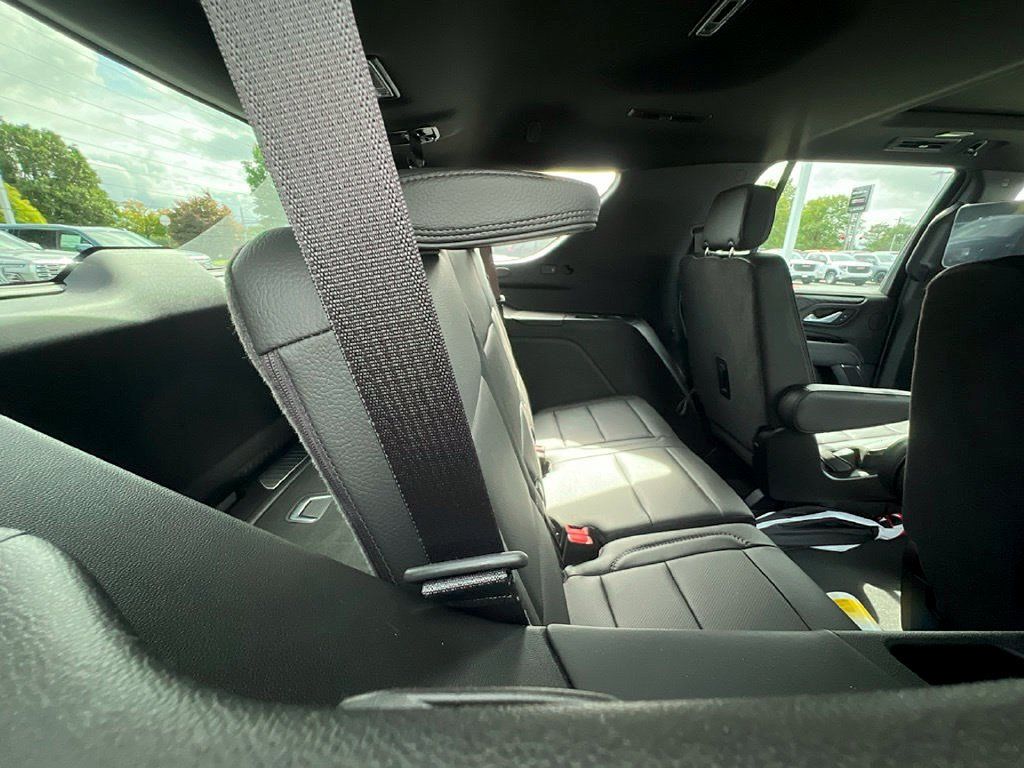 Used 2024 GMC Yukon Denali w/ Advanced Technology Package AWD/4WD image 13