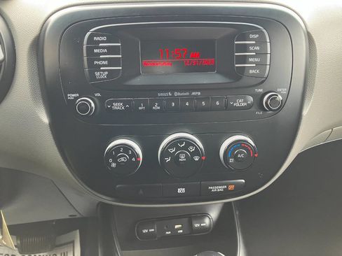 Used 2015 Kia Soul + image 19