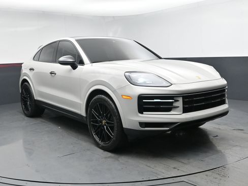 Used 2024 Porsche Cayenne Coupe image 2