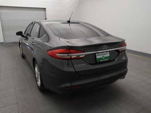 Used 2018 Ford Fusion SE w/ Fusion SE Technology Package FWD image 6