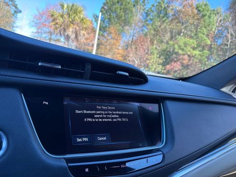 Used 2019 Cadillac XT5 FWD image 17