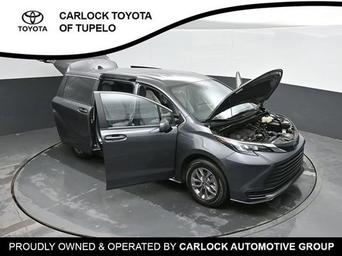 Used 2025 Toyota Sienna LE image 48