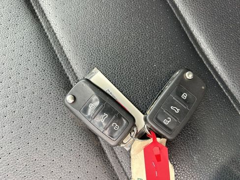 Used 2016 Volkswagen Jetta SEL image 28