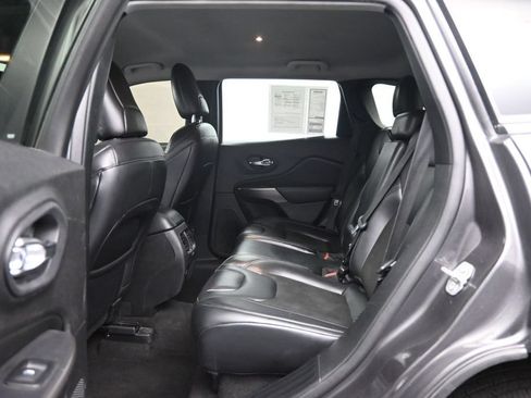 Used 2021 Jeep Cherokee Latitude Plus AWD/4WD image 24