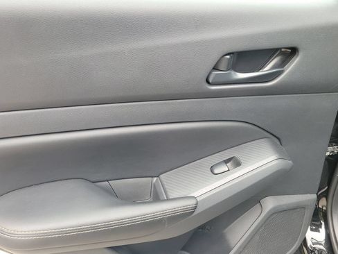 Used 2025 Nissan Altima 2.5 SV FWD image 11