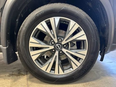 Used 2023 Nissan Rogue SV AWD/4WD image 11