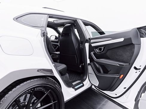 Used 2021 Lamborghini Urus AWD/4WD image 45