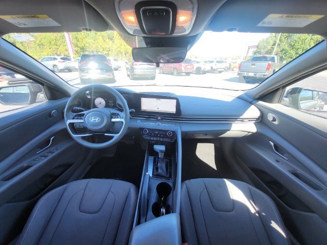 Used 2024 Hyundai Elantra SEL FWD image 12