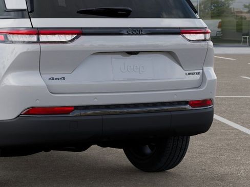 New 2025 Jeep Grand Cherokee Limited w/ Black Appearance Package image 13