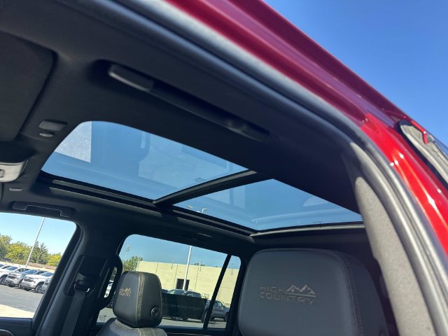 Certified 2021 Chevrolet Suburban High Country AWD/4WD image 18