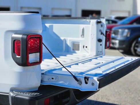 Used 2023 Jeep Gladiator Overland image 30