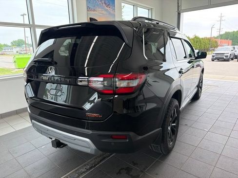 Used 2025 Honda Pilot TrailSport image 5