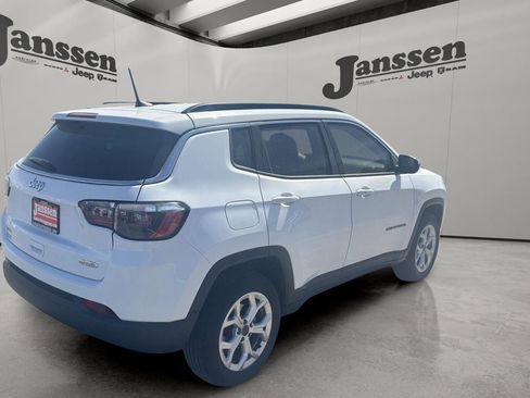 Used 2025 Jeep Compass Latitude image 6