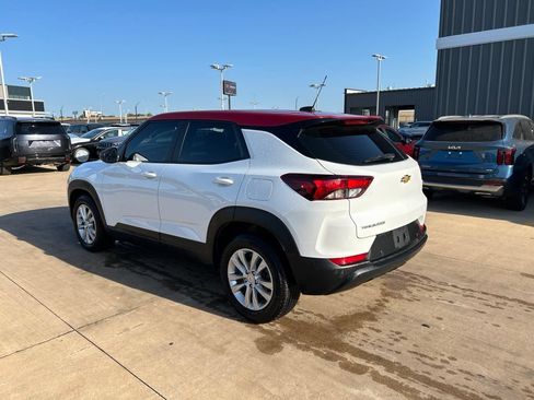 Used 2023 Chevrolet TrailBlazer LS FWD image 2