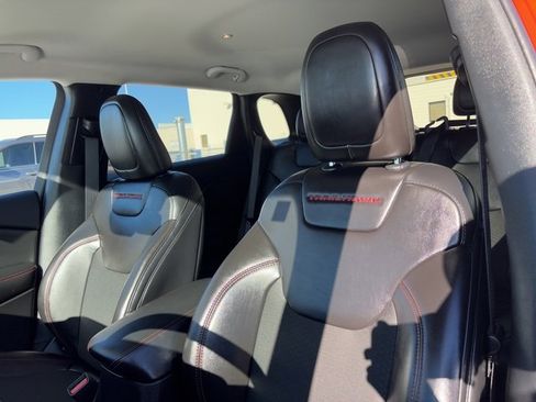 Used 2021 Jeep Cherokee Trailhawk image 16