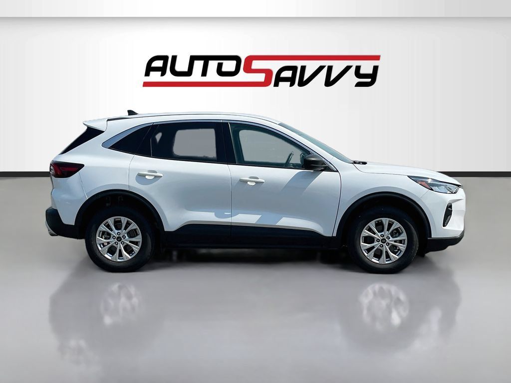Used 2024 Ford Escape Active w/ Tech Pack #1 AWD/4WD image 8