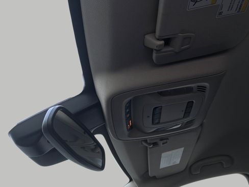 Used 2022 Buick Envision Essence w/ Technology Package I image 17