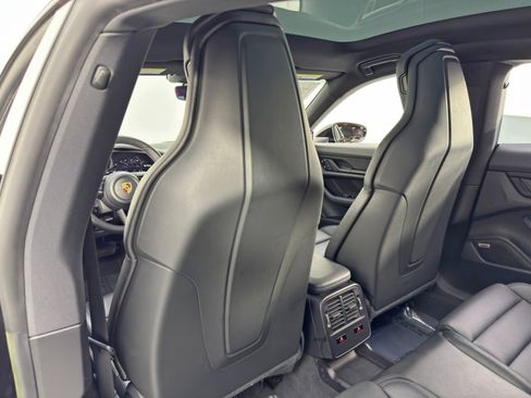 Used 2023 Porsche Taycan 4S w/ Premium Package image 38