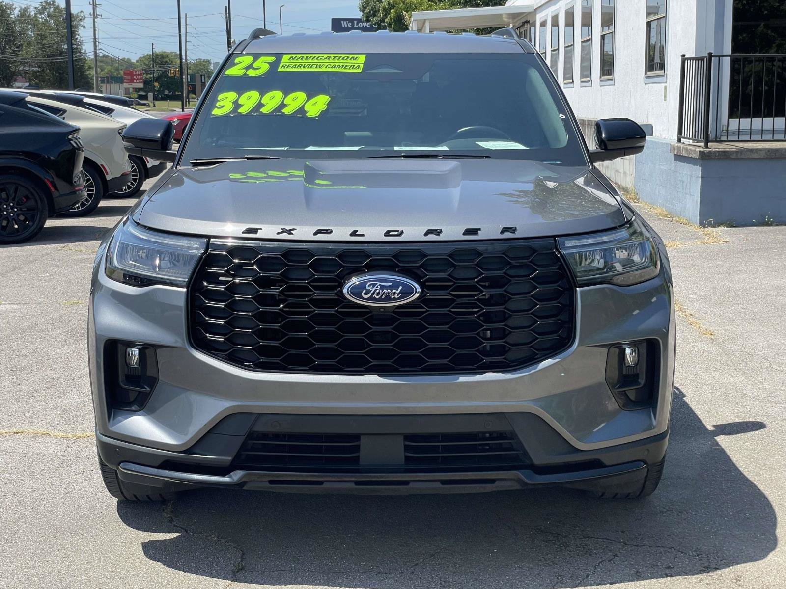 Used 2025 Ford Explorer ST-Line w/ ST-Line Street Pack AWD/4WD image 8