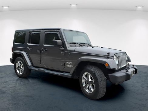 Used 2018 Jeep Wrangler Unlimited Sahara w/ Connectivity Group image 18