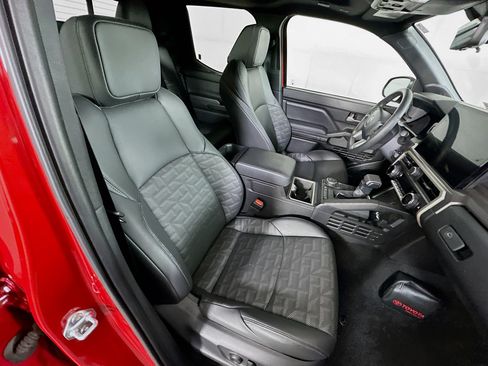 Used 2024 Toyota Tacoma TRD Sport w/ TRD Sport Premium Package RWD image 31
