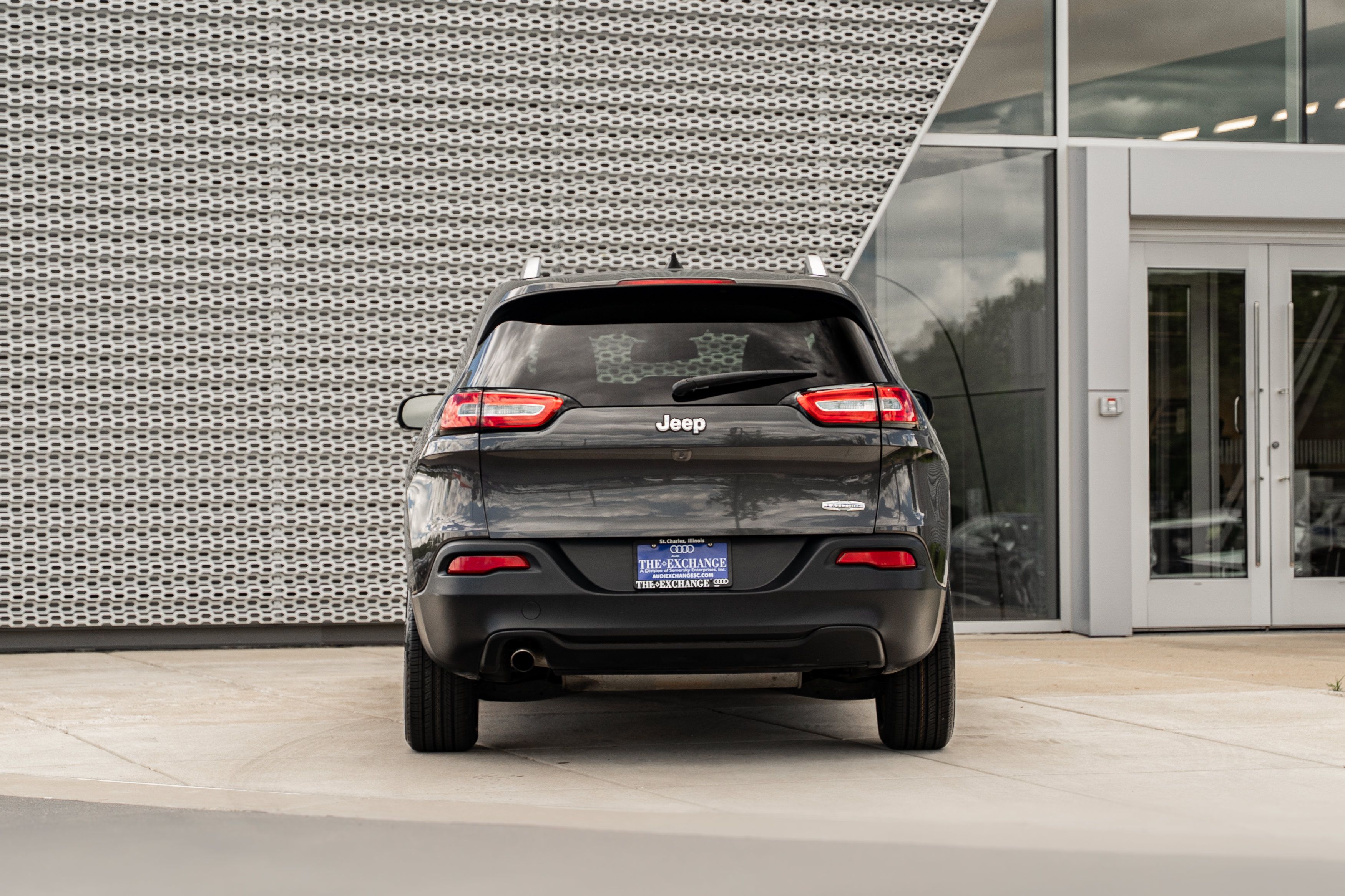Used 2016 Jeep Cherokee Latitude w/ Cold Weather Group FWD image 25