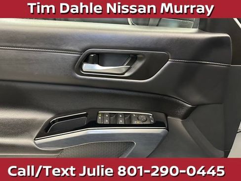 Used 2025 Nissan Pathfinder SL AWD/4WD image 22