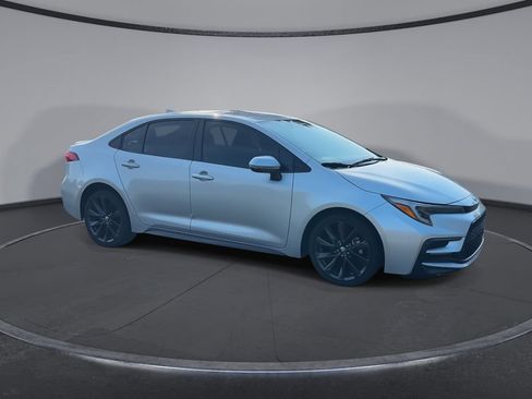 Used 2023 Toyota Corolla SE FWD image 2