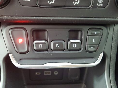 Used 2020 GMC Terrain SLE image 18