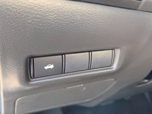 New 2027 Nissan Sentra SR w/ Floor Mat Package FWD image 24