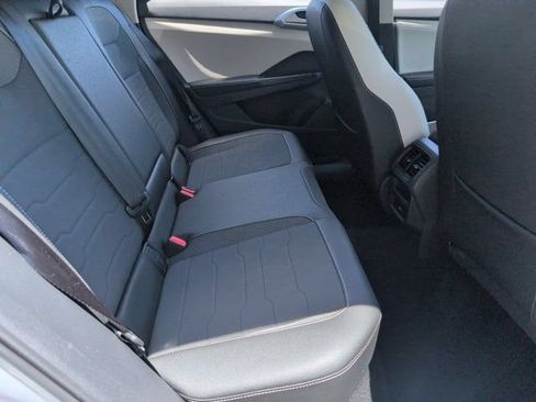 Used 2025 Volkswagen Taos SE FWD image 29