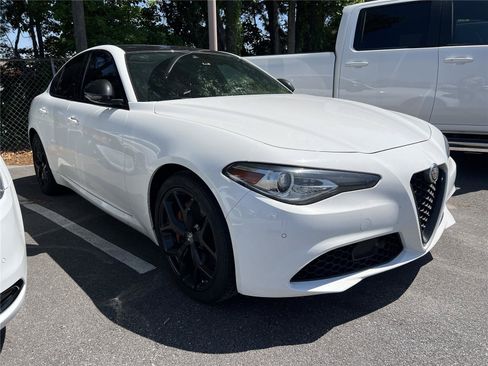 Used 2021 Alfa Romeo Giulia Ti w/ Nero Edizione AWD/4WD image 4